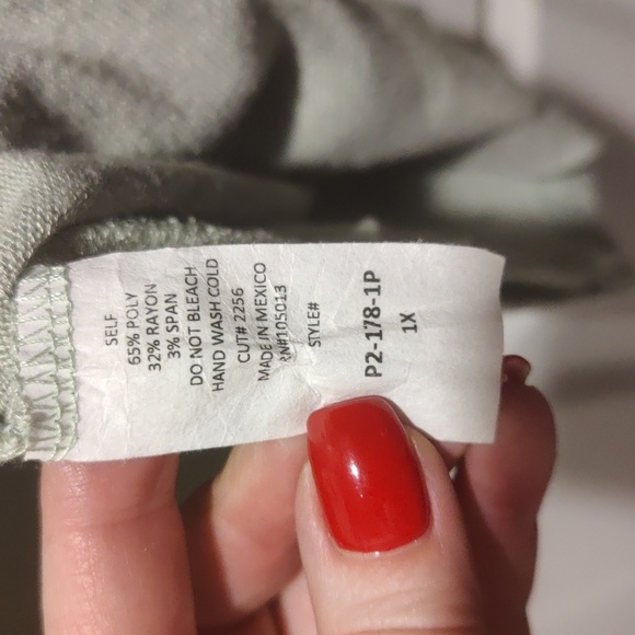 Sage color hoodie with side slits by Andree by unit. - Picture 5 of 5